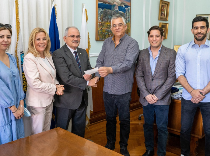 Παράδοση επιταγής από την εταιρεία Nexters στο Κοινωνικό Παντοπωλείο  του Δήμου Λεμεσού